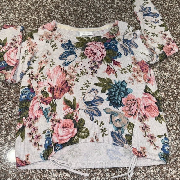 Angel of the North Winter Bouquet Sweater - Picture 8 of 13